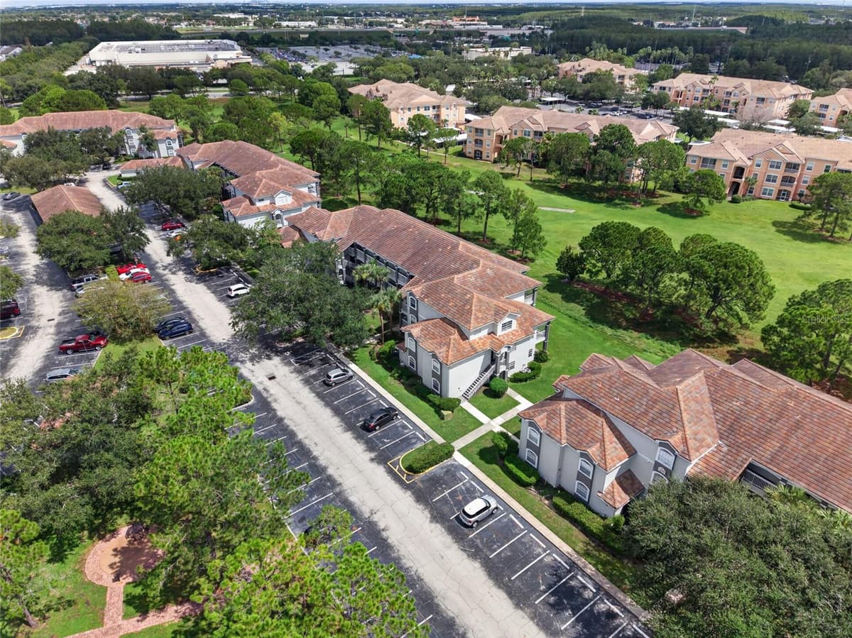 14013 FAIRWAY ISLAND DRIVE — photo 26 of 34
