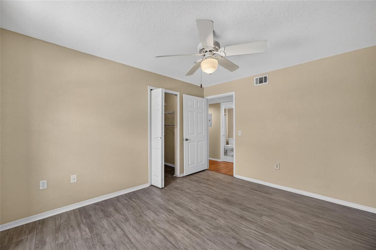 14013 FAIRWAY ISLAND DRIVE — photo 18 of 34