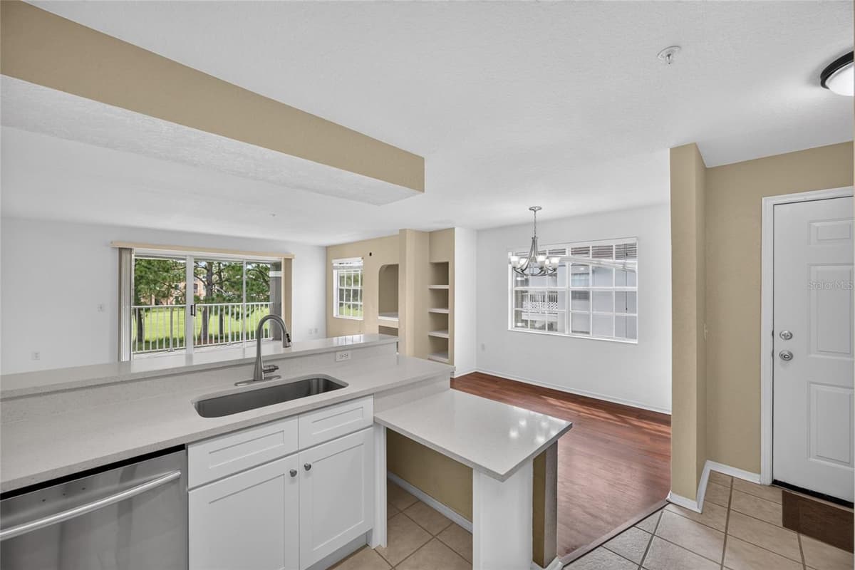 14013 FAIRWAY ISLAND DRIVE — photo 6 of 34