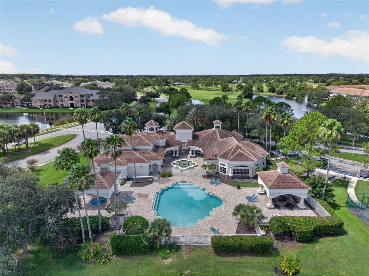 14013 FAIRWAY ISLAND DRIVE — photo 9 of 34