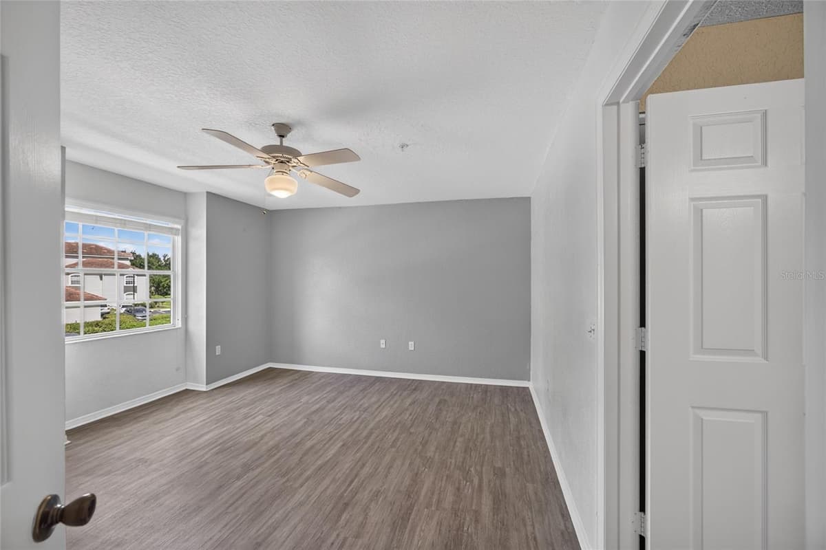 14013 FAIRWAY ISLAND DRIVE — photo 7 of 34