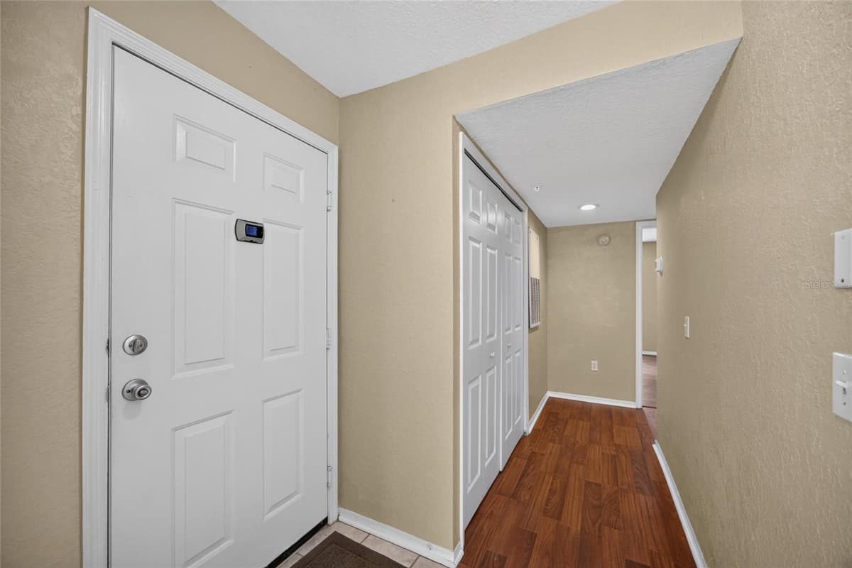 14013 FAIRWAY ISLAND DRIVE — photo 14 of 34