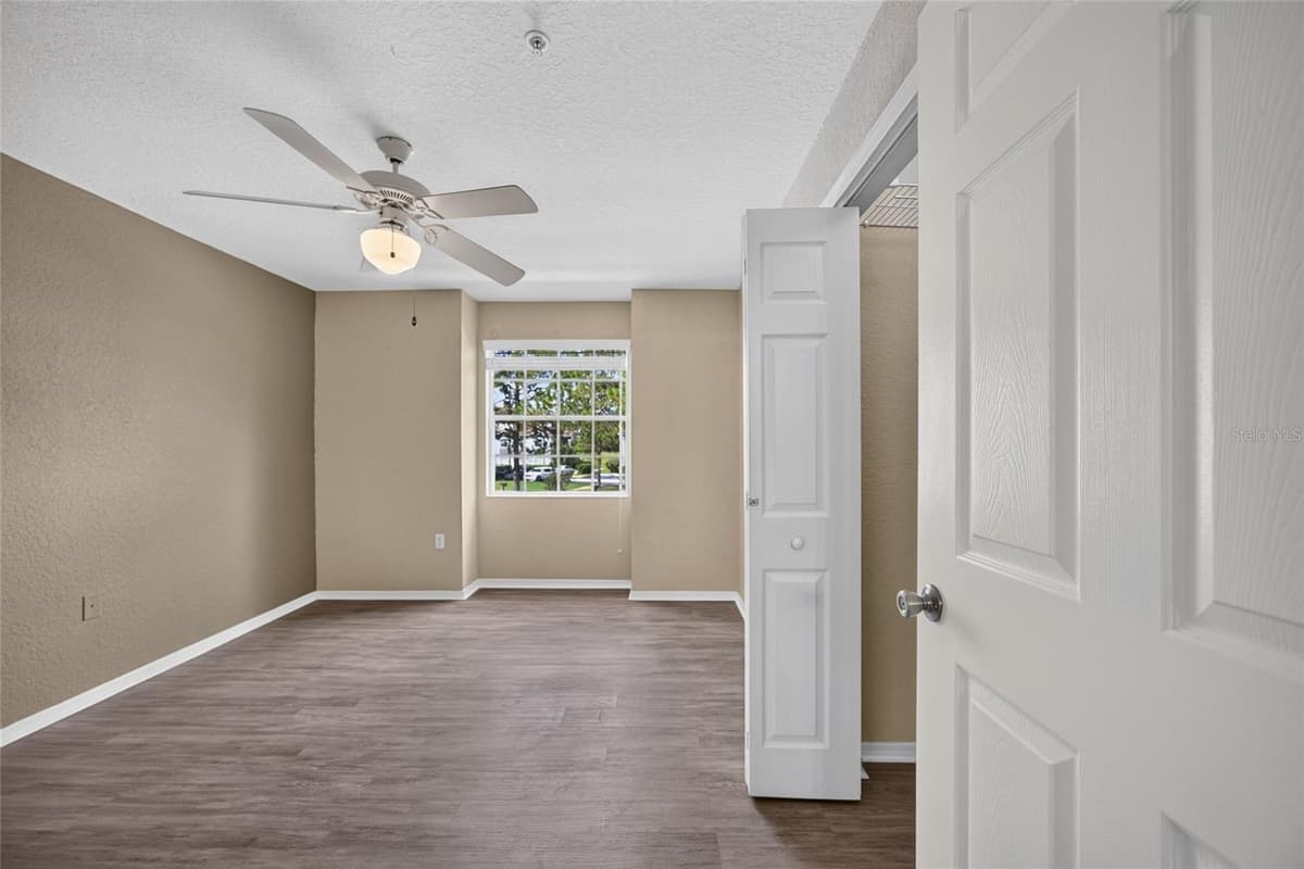14013 FAIRWAY ISLAND DRIVE — photo 17 of 34