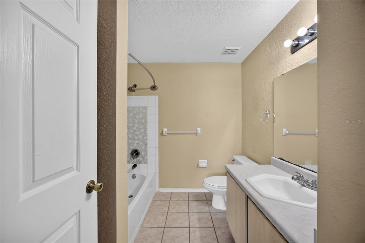 14013 FAIRWAY ISLAND DRIVE — photo 20 of 34