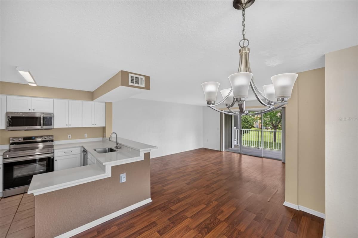 14013 FAIRWAY ISLAND DRIVE — photo 4 of 34