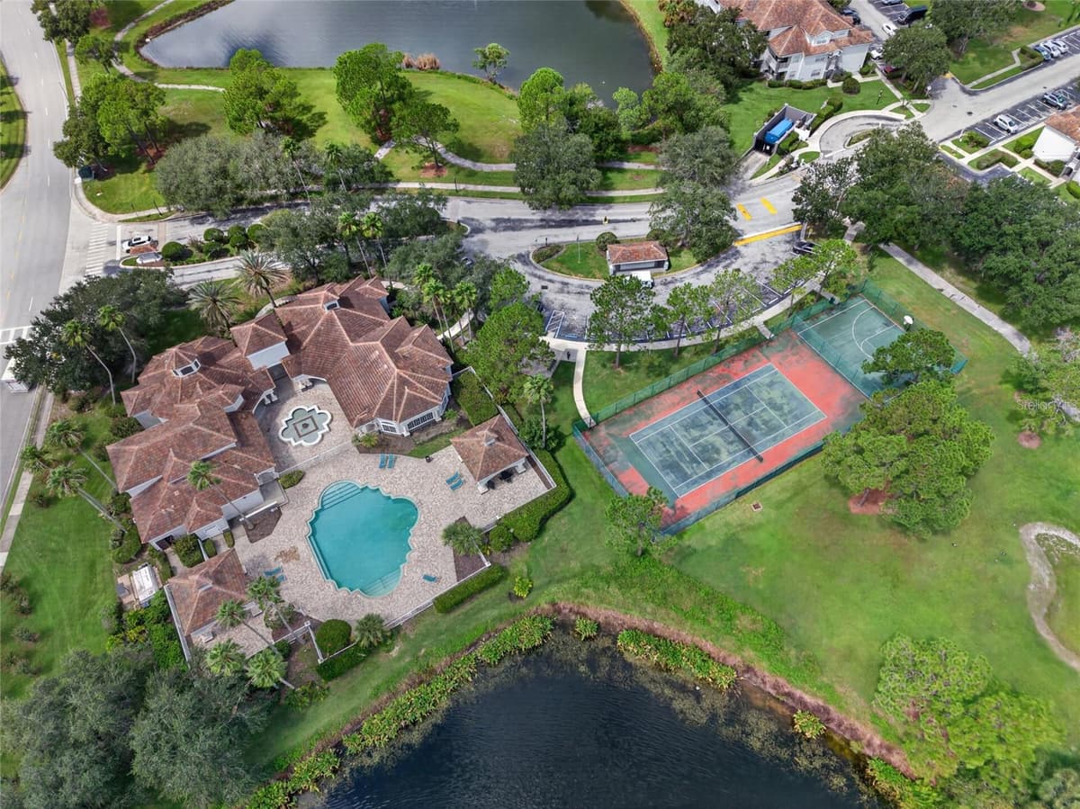 14013 FAIRWAY ISLAND DRIVE — photo 30 of 34
