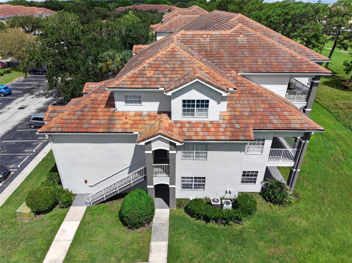 14013 FAIRWAY ISLAND DRIVE — photo 27 of 34