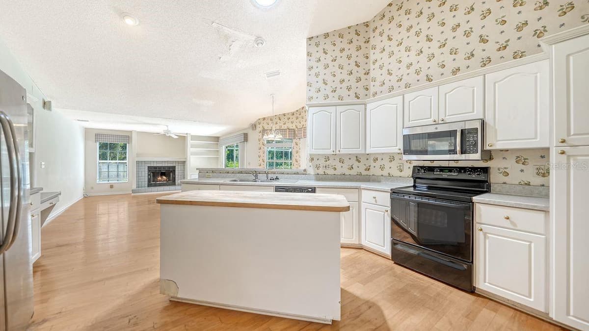 4481 OAK VIEW DRIVE — photo 18 of 48
