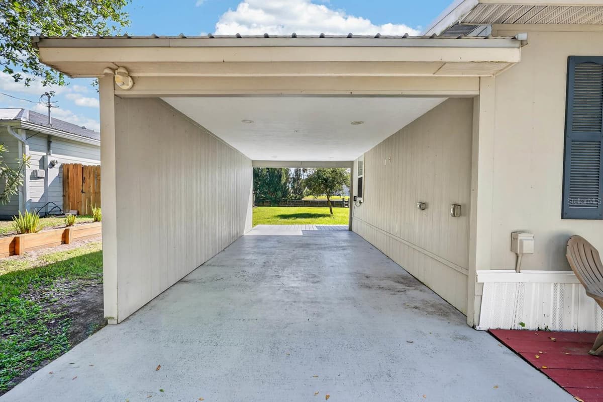 6302 GOMEZ ROAD — photo 7 of 48