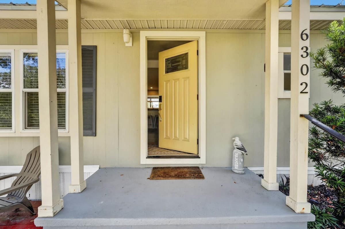 6302 GOMEZ ROAD — photo 10 of 48