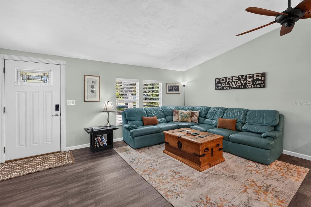 6302 GOMEZ ROAD — photo 11 of 48