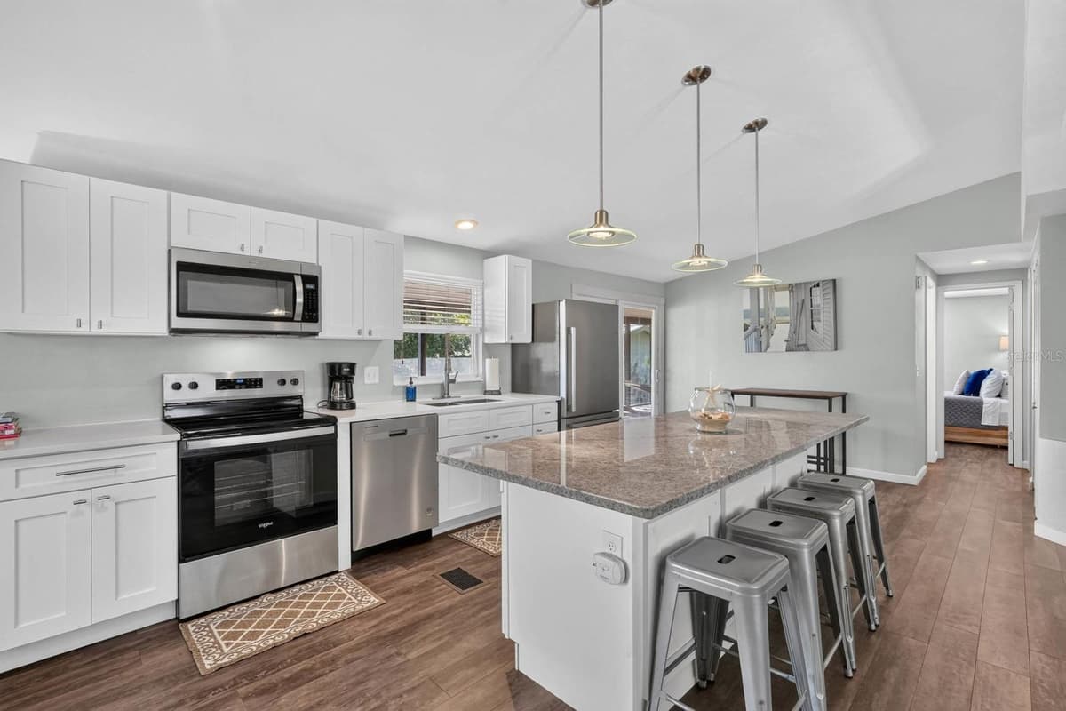 6302 GOMEZ ROAD — photo 15 of 48