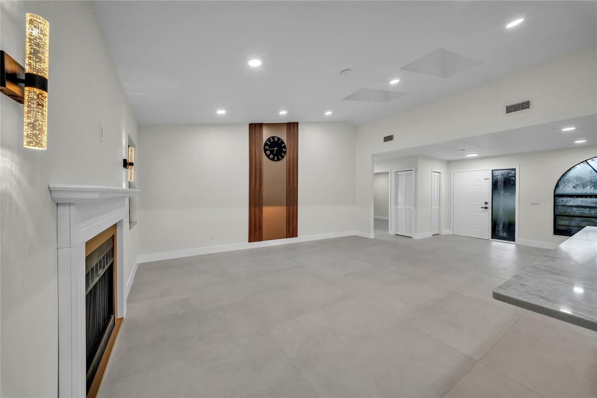 2185 LITTLE BROOK LANE — photo 4 of 39