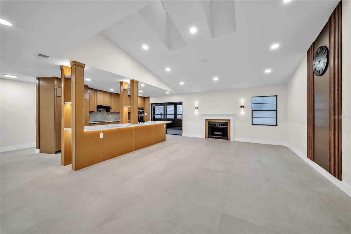2185 LITTLE BROOK LANE — photo 3 of 39