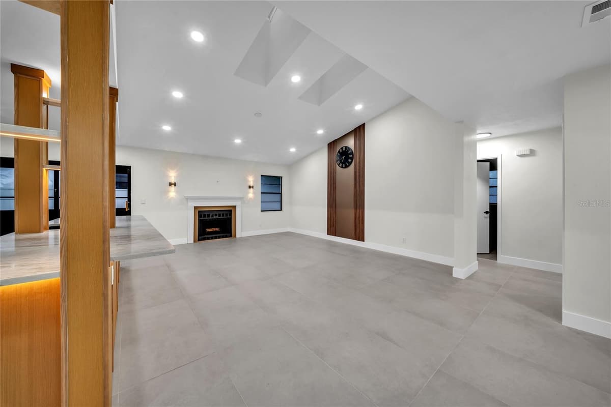 2185 LITTLE BROOK LANE — photo 8 of 39