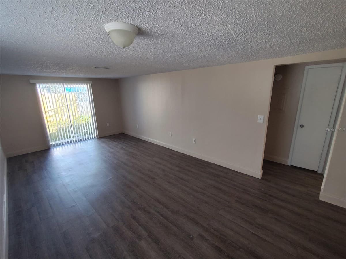4136 SHORELINE DRIVE — photo 8 of 18