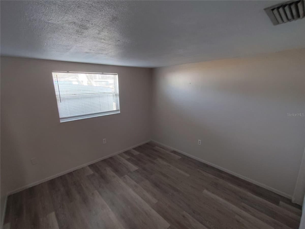 4136 SHORELINE DRIVE — photo 15 of 18