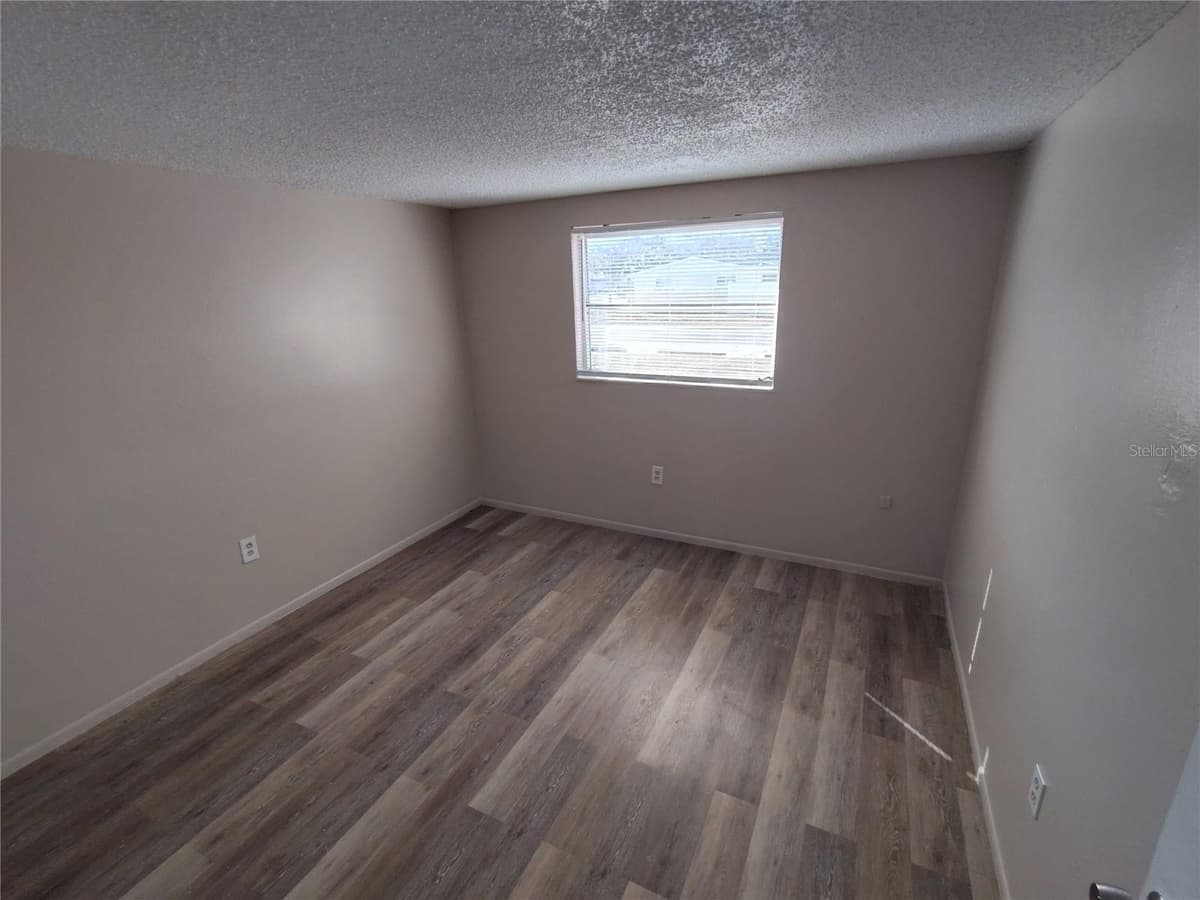 4136 SHORELINE DRIVE — photo 10 of 18