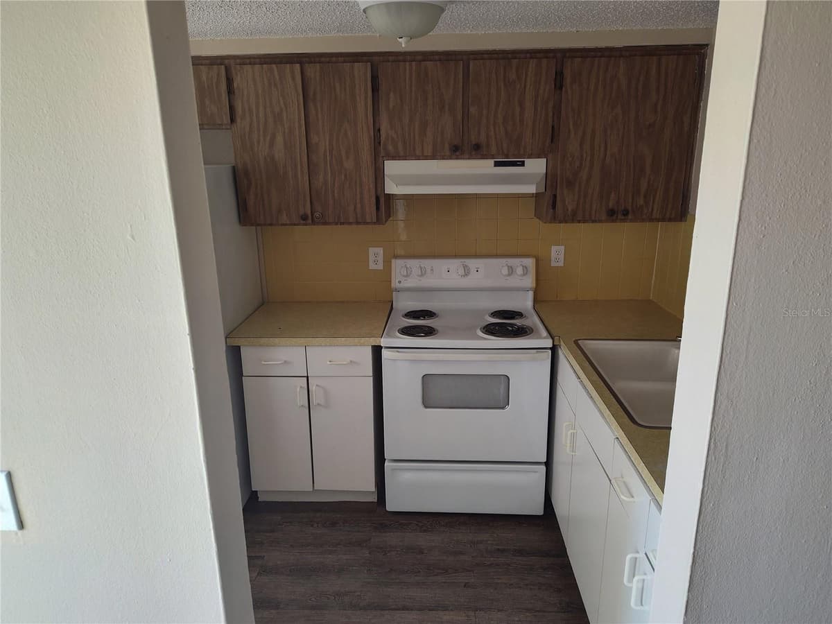 4136 SHORELINE DRIVE — photo 3 of 18