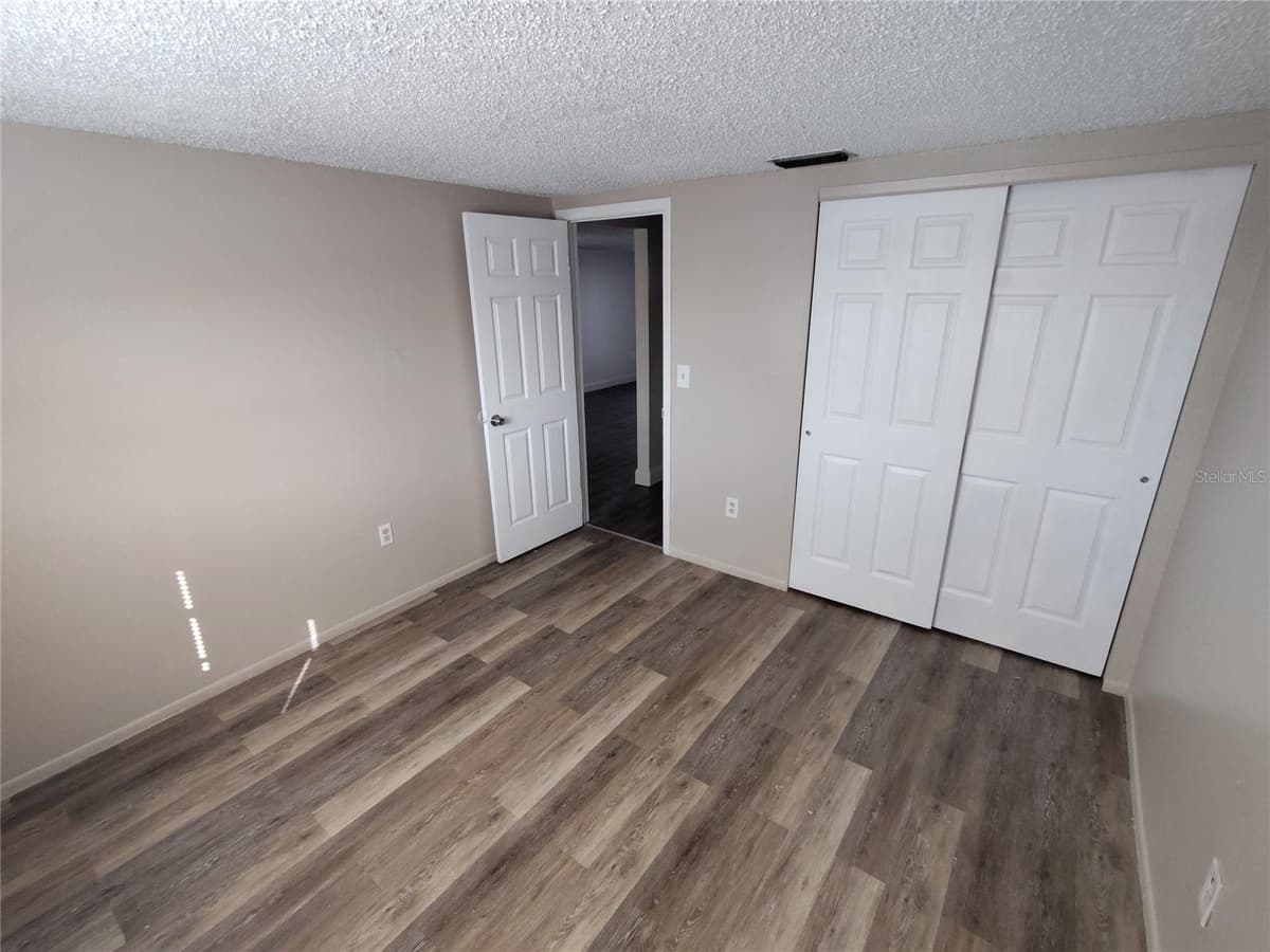 4136 SHORELINE DRIVE — photo 11 of 18