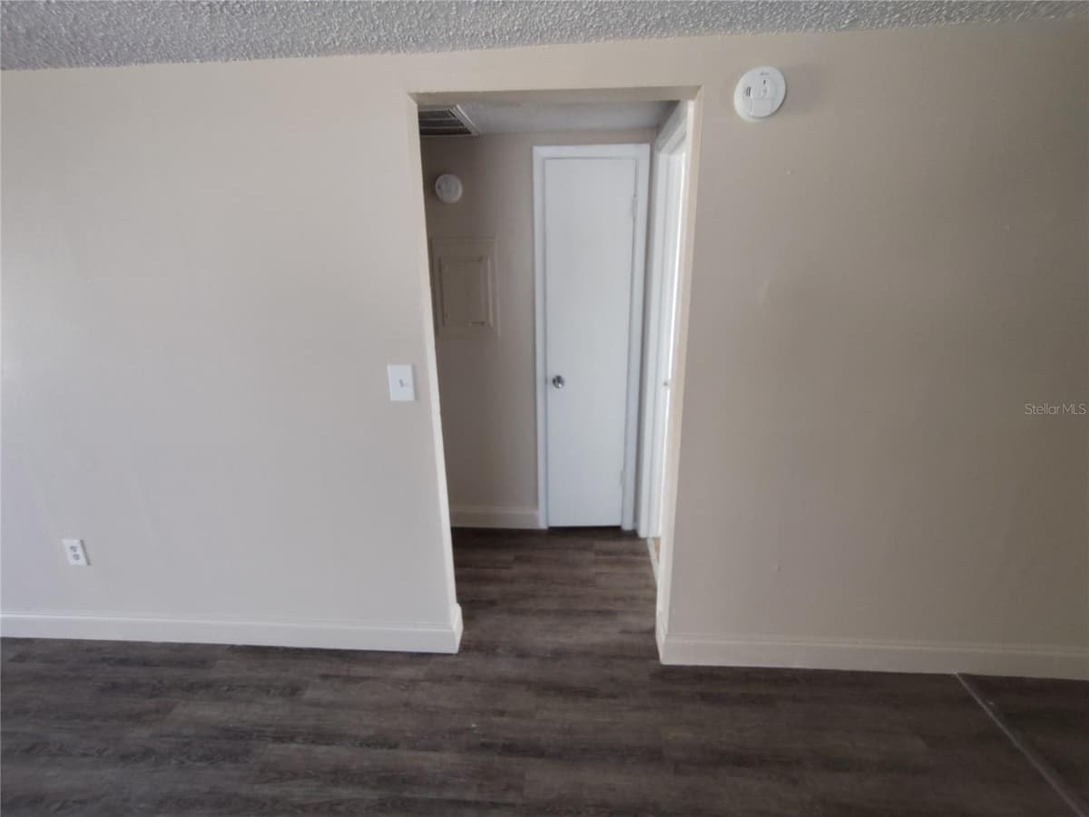 4136 SHORELINE DRIVE — photo 9 of 18