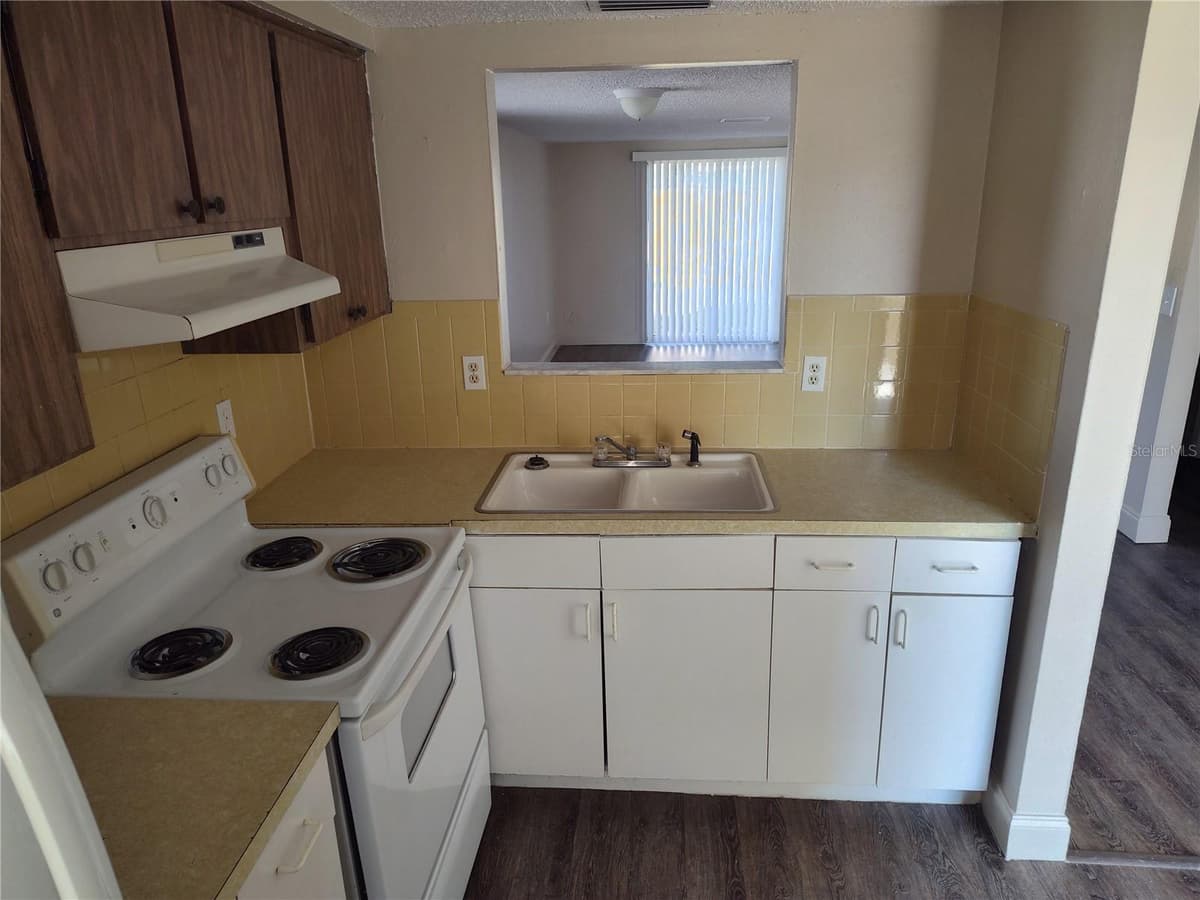 4136 SHORELINE DRIVE — photo 5 of 18