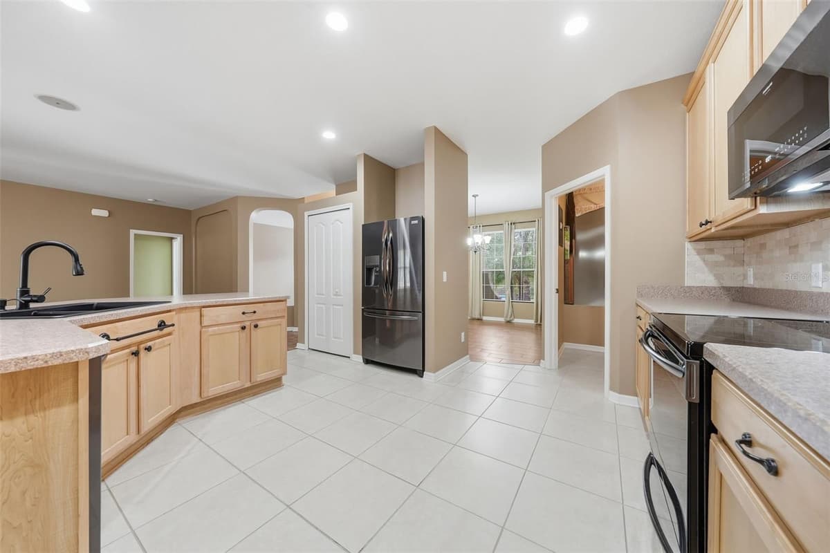 9269 SAPONARIA DRIVE — photo 20 of 73