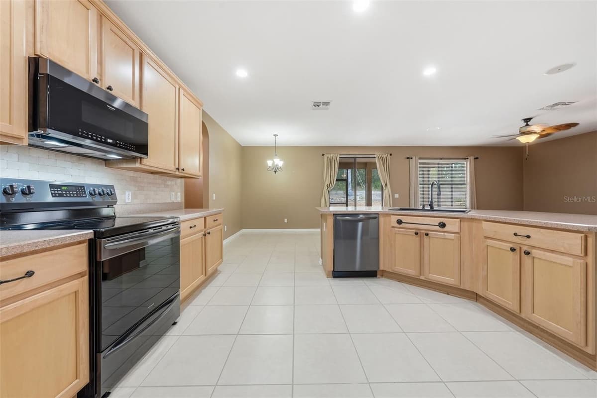 9269 SAPONARIA DRIVE — photo 18 of 73