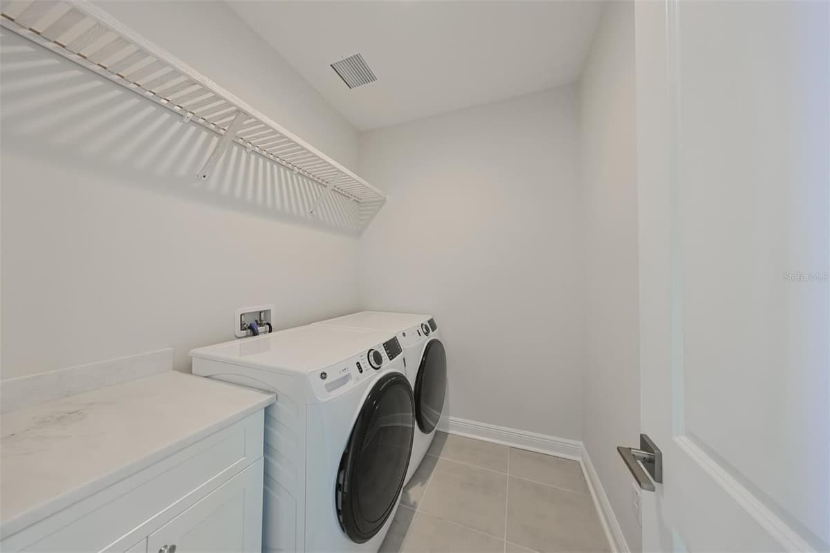 203 DANUBE AVENUE — photo 20 of 25