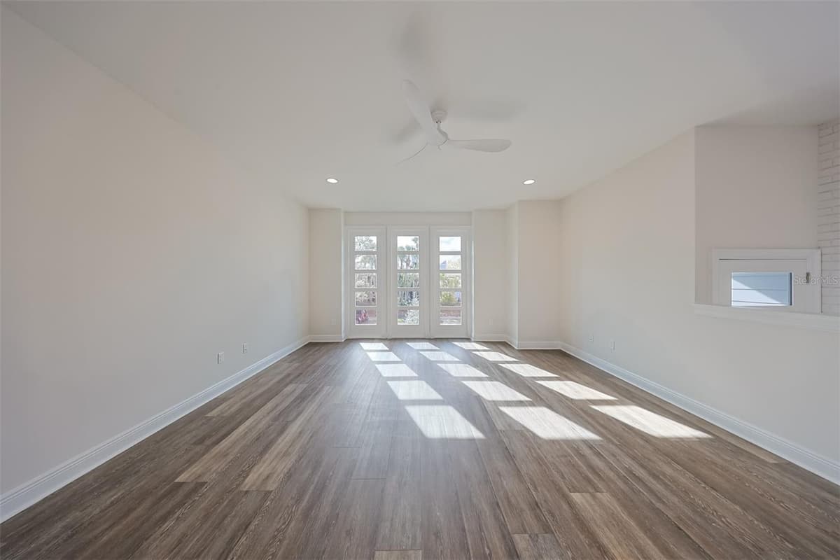203 DANUBE AVENUE — photo 8 of 25