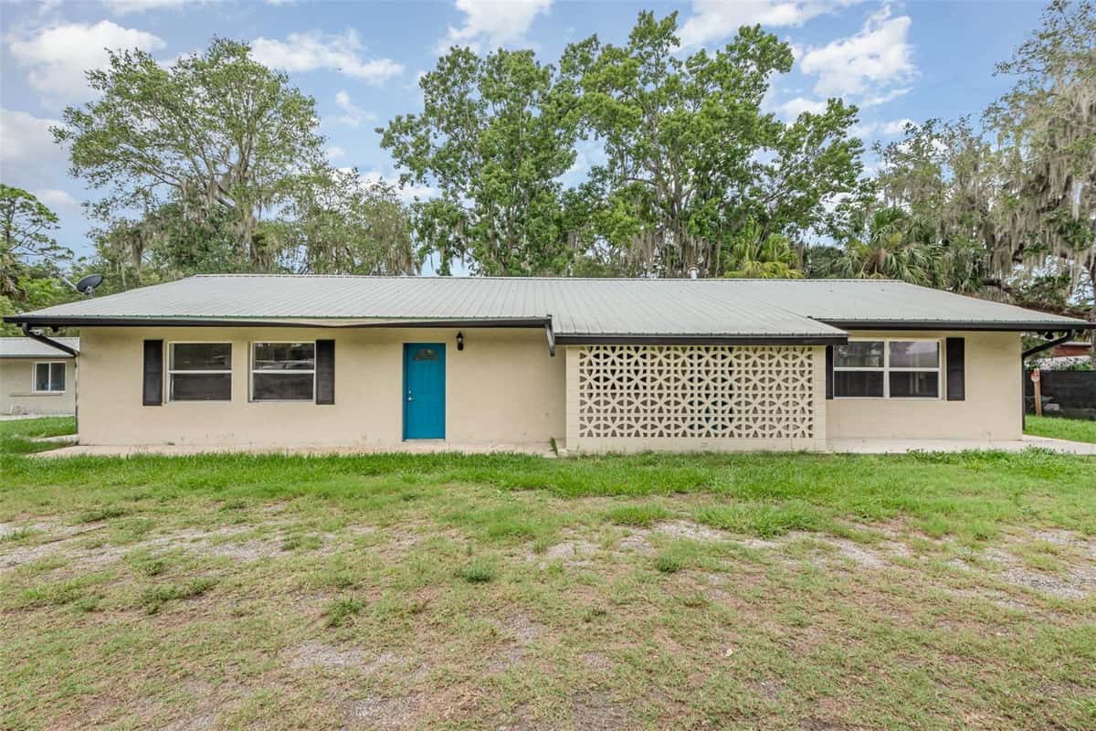 4085 CYPRESS BEND
