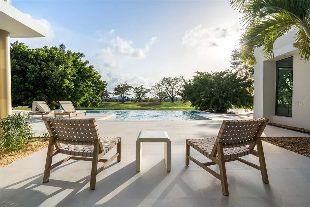 11 GOLF VIEW DRIVE