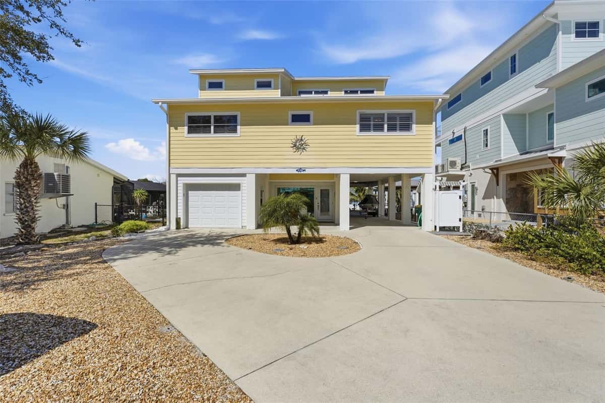 220 MOCKINGBIRD STREET