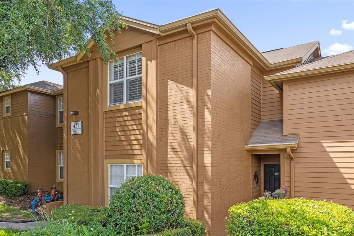 421 SUMMIT RIDGE PLACE