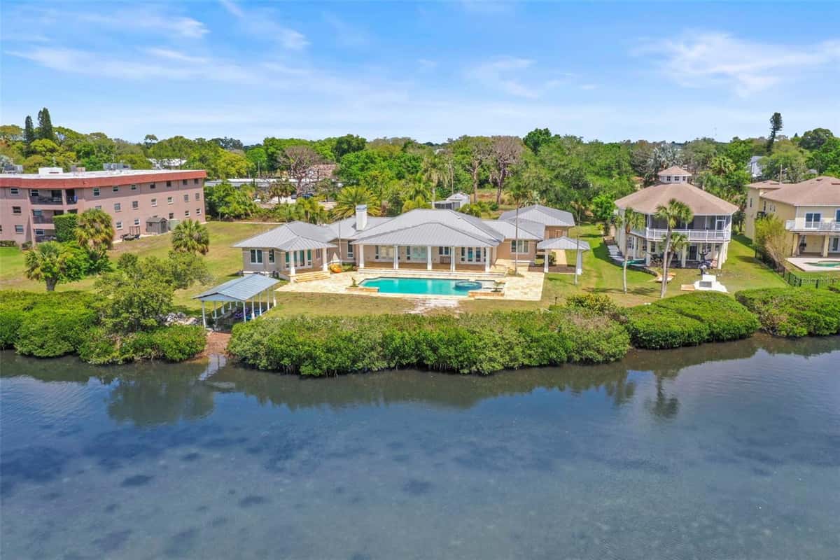 1721 GULF ROAD