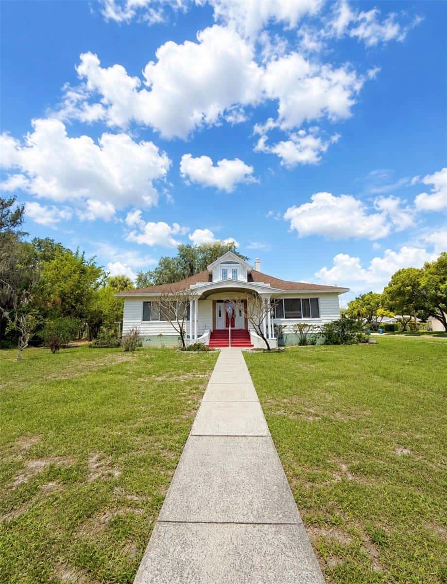 102 LAKESHORE BOULEVARD