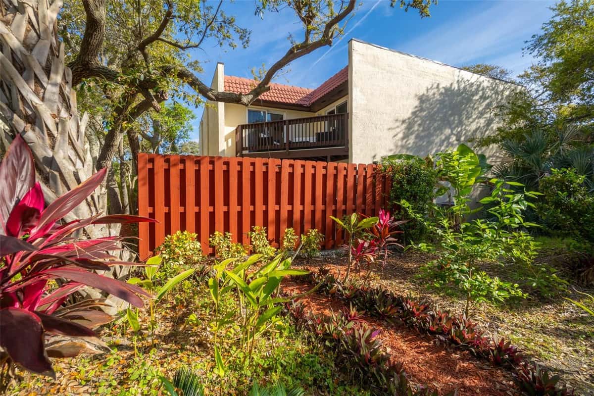 8762 LIVE OAK COURT