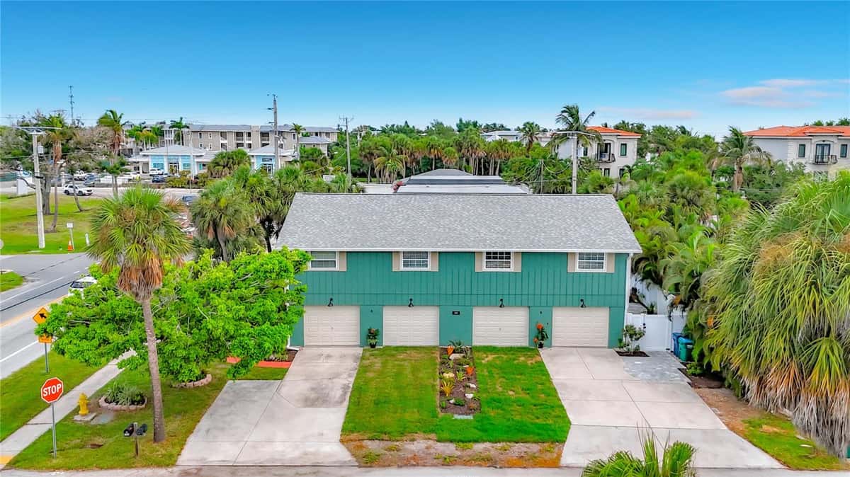 202 PEACOCK LANE