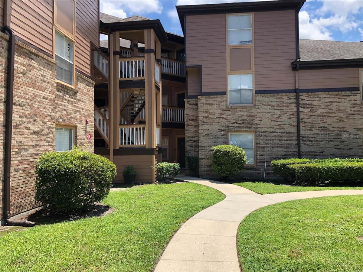 498 PIN OAK PLACE