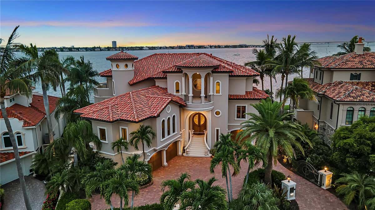 1372 HARBOR DRIVE