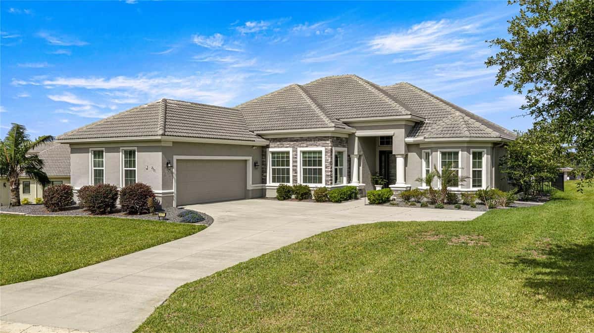 2371 PEAKVIEW LOOP