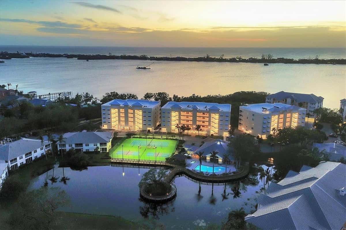 260 HIDDEN BAY DRIVE