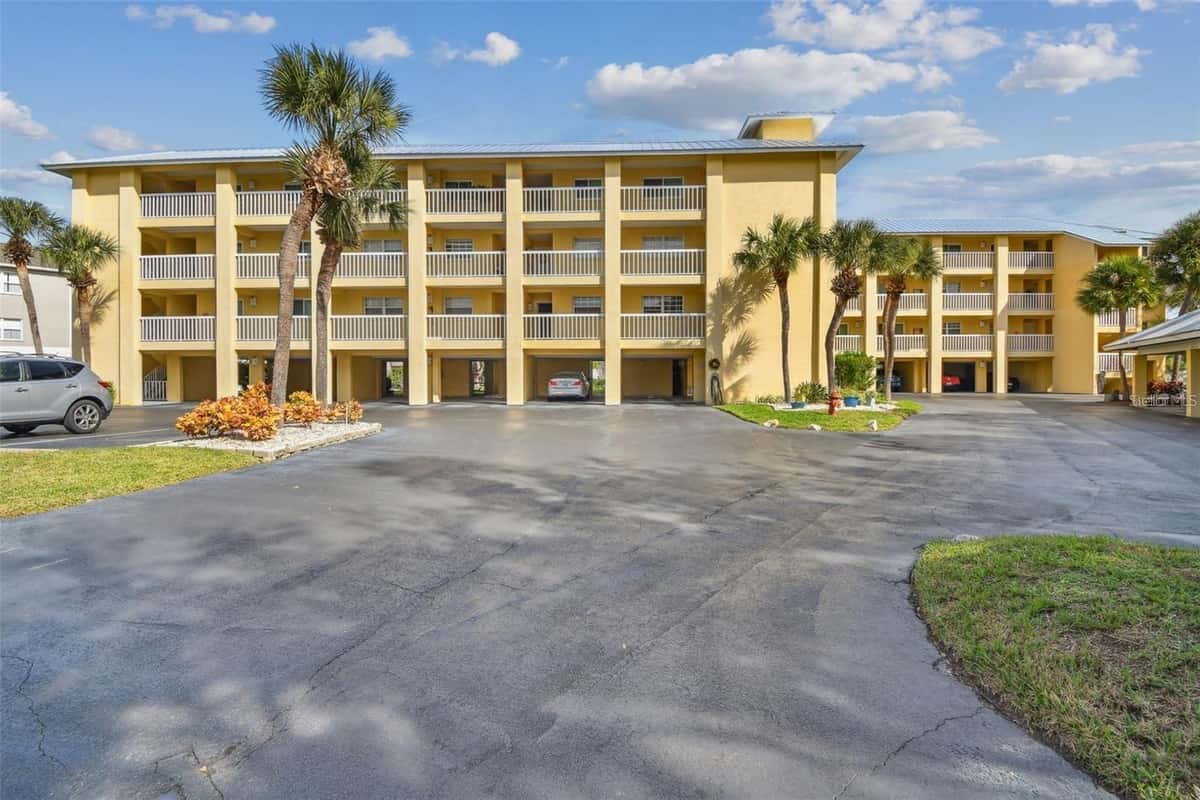 1125 PINELLAS BAYWAY