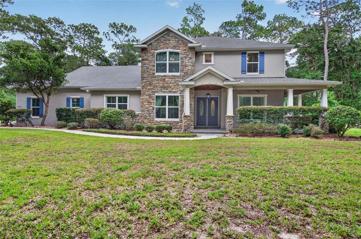 1515 RAMBLING OAKS LANE