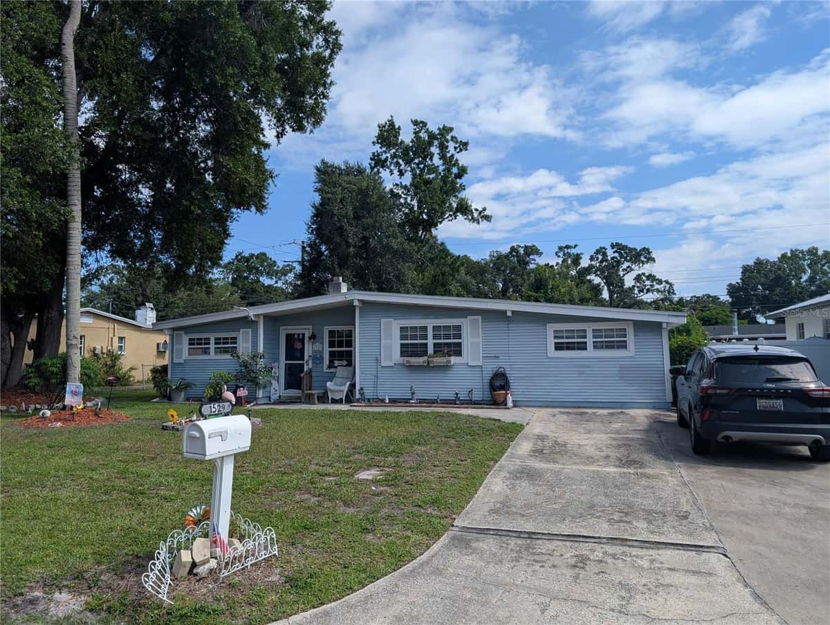 1529 RIVER LANE