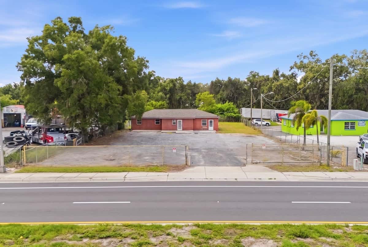 7113 CAUSEWAY BOULEVARD
