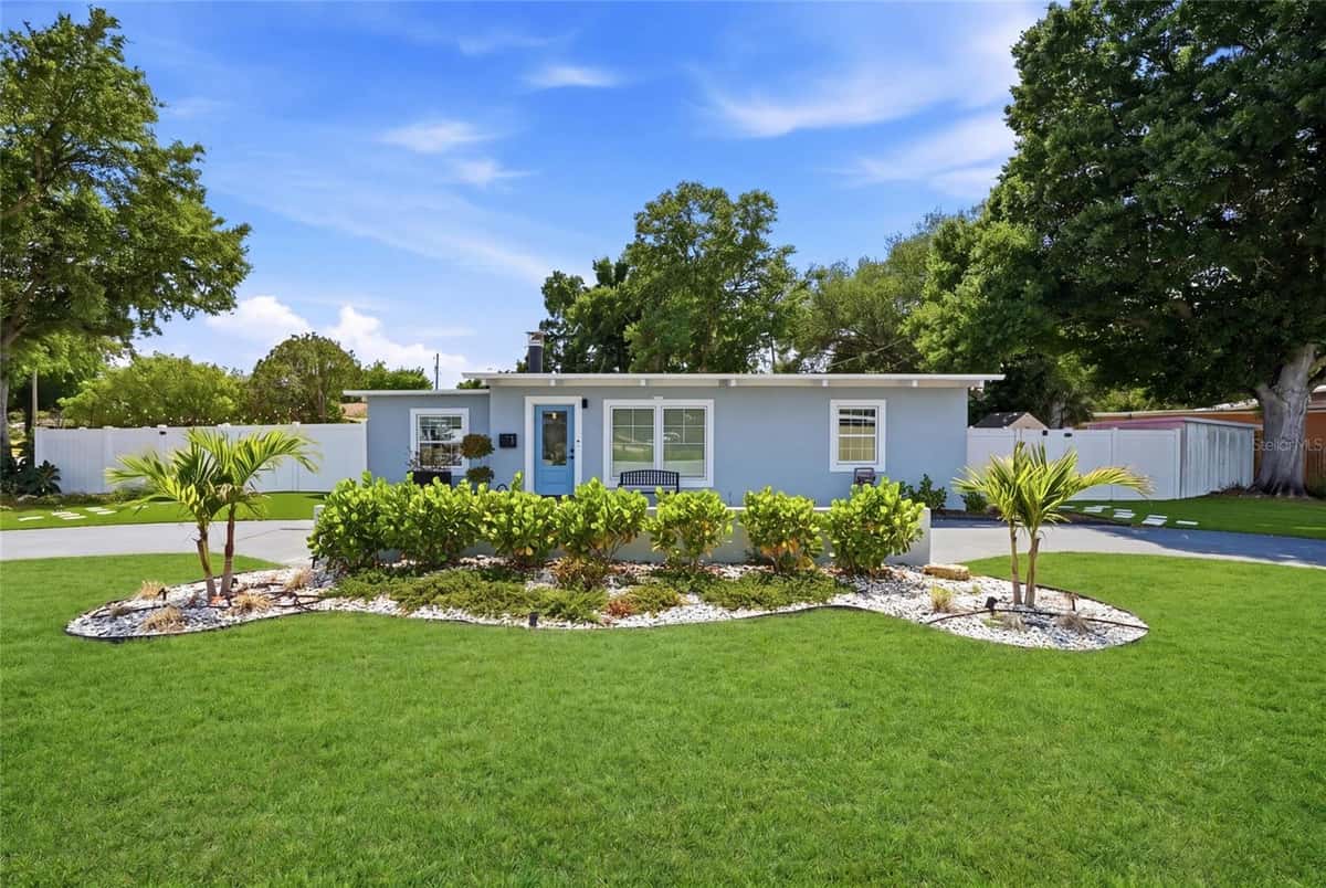 1143 MEADOWLAWN DRIVE