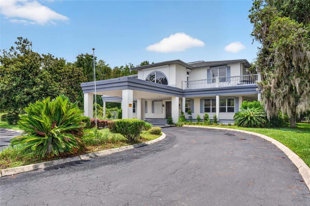 268 SUNCOAST BOULEVARD