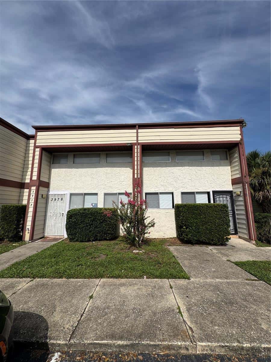 3976 CRAYRICH CIRCLE